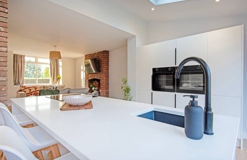 Clayton House | Stylish Modern home near Mcr Centre Co-Op & Etihad
