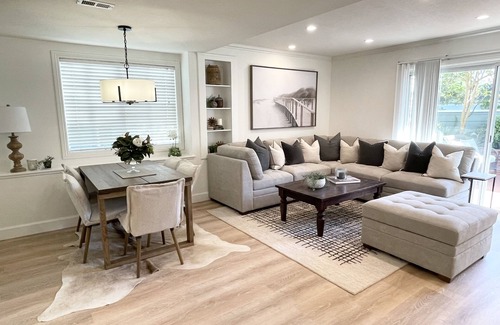 Goleta House | Stylish modern townhome Sleeps 6. Close to UCSB Walk to beach/butterfly preserve