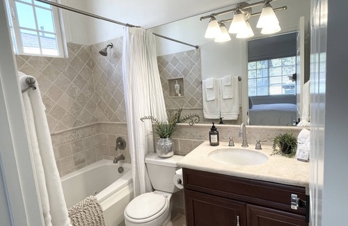Goleta House | Stylish modern townhome Sleeps 6. Close to UCSB Walk to beach/butterfly preserve