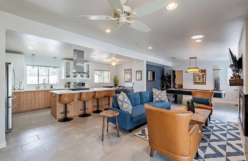 Blenman-Elm House | Stylish Modern Vintage 3BR/2BA with Pool Sleeps 8 - Low Summer Rates! 🏖️