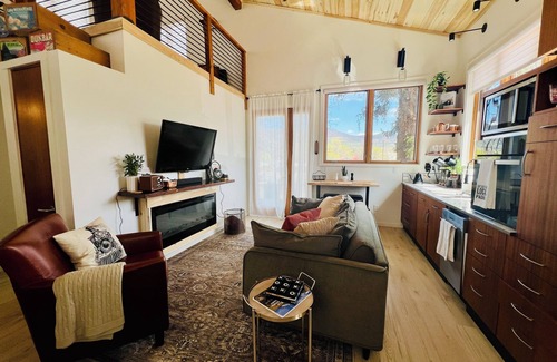 Paonia House | Stylish New Paonia Tiny Home: Walk Downtown, Views, AC, WiFi + EV
