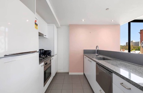 Prahran Apartment | Stylish New York Loft in the Heart of Prahran + Parking onsite