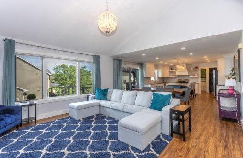 Waukee House | Stylish Oasis for Unforgettable Getaways home