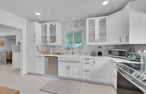 Beachway Estates House | Stylish Oasis: Near Attractions, Newly Renovated Home with Modern Amenities, Family and Dog-Friendly