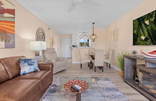 South Scottsdale Condo | Stylish Old Town Scottsdale Condo| Pool| Wifi