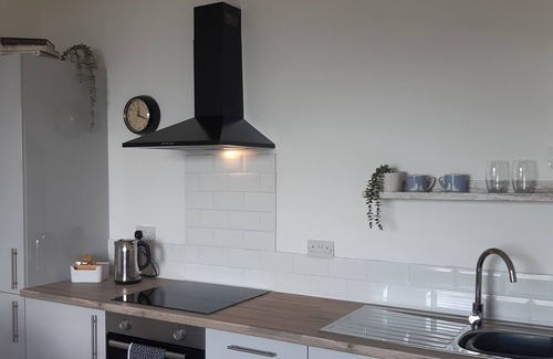 Barmouth Apartment | Stylish one bed apartment, 200 steps to the nearest beach.