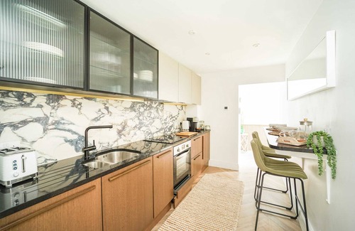 Clifton Apartment | Stylish one bedroom flat on Gordon road- Hopewell