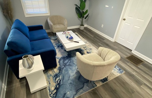 Greensboro House | Stylish One Bedroom home 5 min away from Downtown.