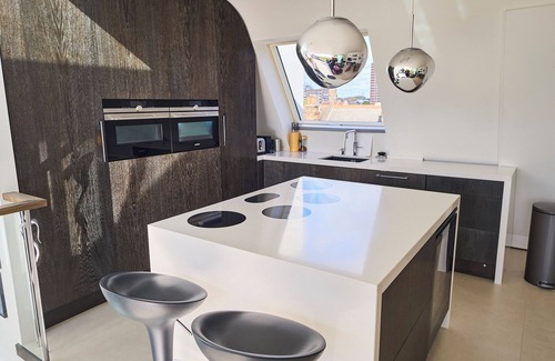 Addison Apartment | Stylish Penthouse - Balcony & Views - Holland Park