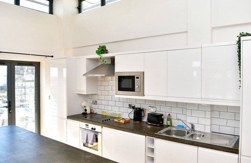 Cardiff City Centre Apartment | Stylish Penthouse Retreat with Private Terrace | Pass the Keys