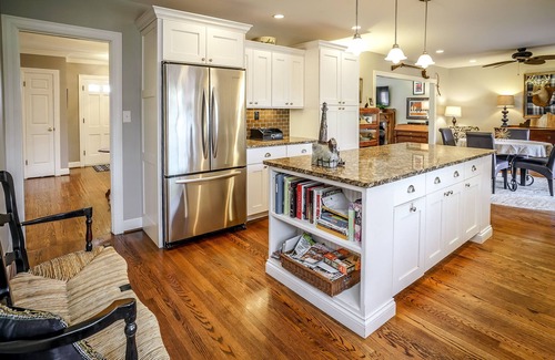 Northfield House | Stylish & Perfect for DERBY close to dining, shopping w/NEW POOL
