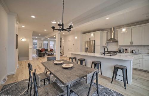 Central Northside House | Stylish Pittsburgh Townhouse with City Views!