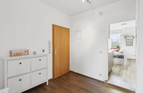 Bismarck Apartment | Stylish & Relaxing Penthouse ~ Workspace ~ Parking