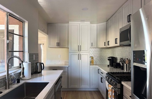 North Arroyo House | Stylish/Renovated 3B2BA Retreat