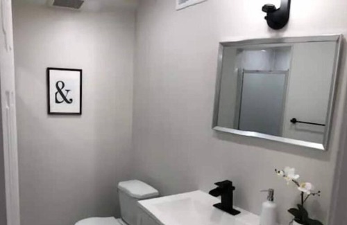 London House | Stylish Renovated 4BR Home W/Large Backyard