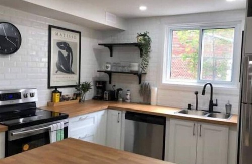London House | Stylish Renovated 4BR Home W/Large Backyard