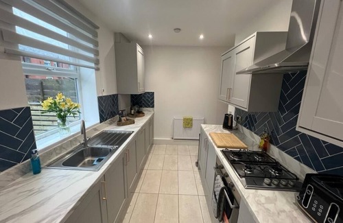 Radcliffe House | Stylish renovated home near Manchester City centre