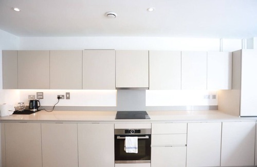 Camberwell Green House | Stylish Retreat with London City Convenience