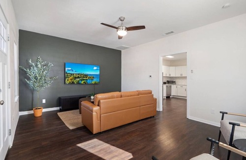 Old East Dallas House | Stylish Retreat in Downtown w/Parking | Ping-Pong