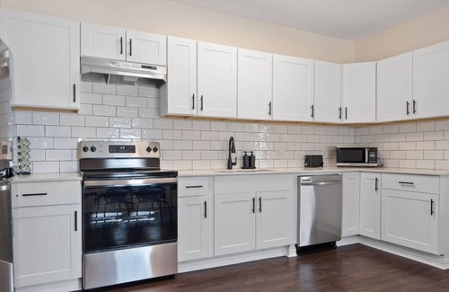 Old East Dallas House | Stylish Retreat in Downtown w/Parking | Ping-Pong