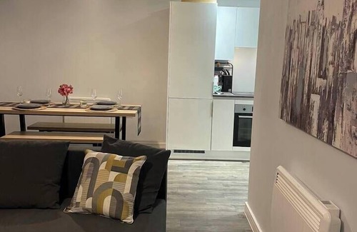 Bordesley Apartment | Stylish Retreat - Sleeps 6 Terrace-2Bedroom-PetsOK