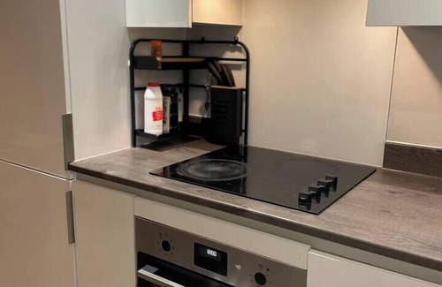 Bordesley Apartment | Stylish Retreat - Sleeps 6 Terrace-2Bedroom-PetsOK