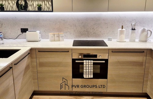 Lansbury Condo | Stylish Riverside Balcony Flat Near Canary Wharf