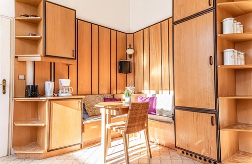 Matzleinsdorf Apartment | Stylish Room in Shared Apartment Near Downtown