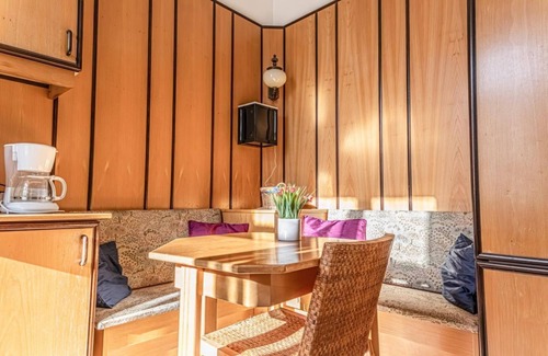 Matzleinsdorf Apartment | Stylish Room in Shared Apartment Near Downtown