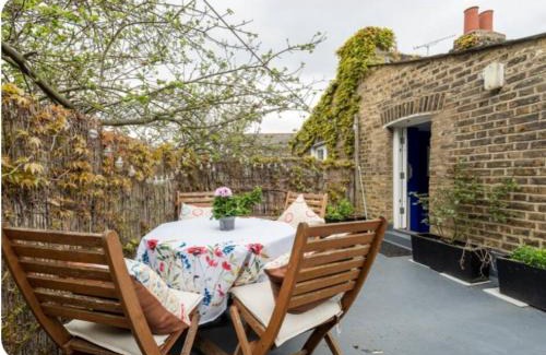 Battersea House | Stylish room with private bath & terrace in super central Clapham Junction minutes from Victoria, Waterloo