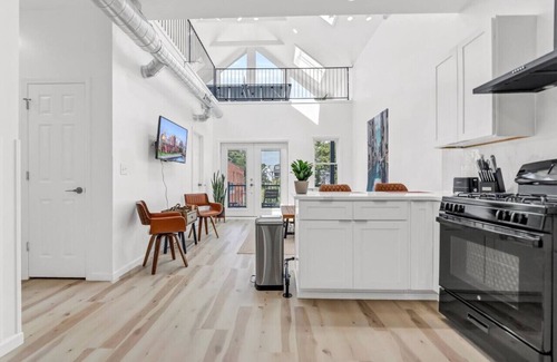 Front Park House | Stylish & Roomy Full House Dtwn