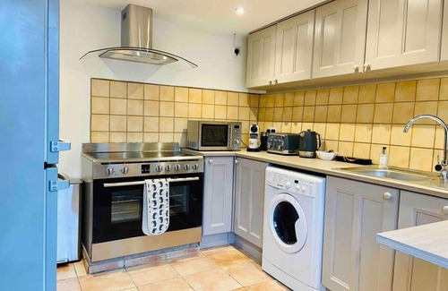 Monmouth Cottage | Stylish & Rural - 3 Bedroom Country Cottage