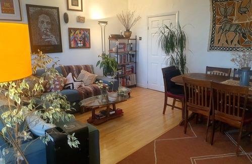 Wood Green Apartment | Stylish sanctuary in bustling Wood Green, close to tube, shops and parks