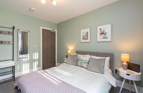 Bare Apartment | Stylish Seafront Apartment - Sleeps 6 - Gateway to the Lakes