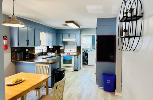 Seaside Heights Condo | Stylish Seaside Serenity with Pool Jersey Shore - Heart-Shaped Tub & Sunroom