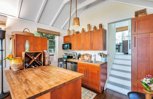 Tuckahoe House | Stylish Southampton Waterfront Escape: Private Beach, Panoramic Bay Views &.