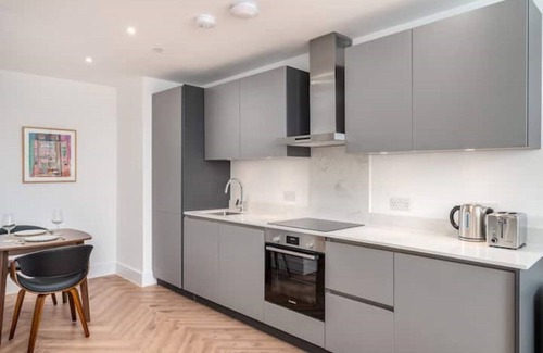 Windsor City Centre Apartment | Stylish Spacious Apartment in Central Windsor