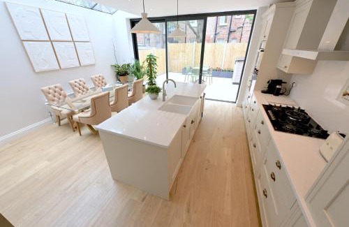 Chiswick Riverside House | stylish & spacious London 4 beds house
