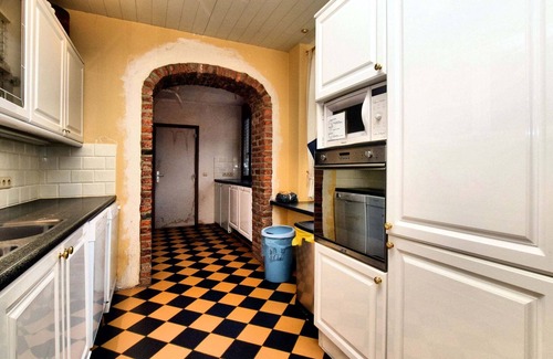 Pont-a-Lesse Villa | Stylish Stay with Sauna