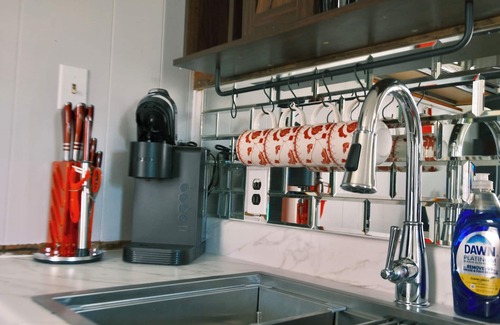 St Ignace Cabin | Stylish Studio Cabin in St. Ignace – Near Mackinac Ferry, WiFi & AC