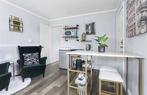 Azalea Park Apartment | Stylish suite near downtown | Ideal for long stays