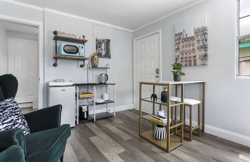 Azalea Park Apartment | Stylish suite near downtown | Ideal for long stays
