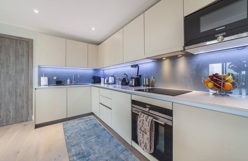Latchmere Apartment | Stylish Three-Bedroom Battersea Flat