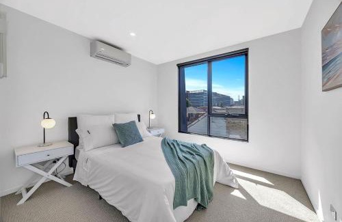 Clayton House | Stylish Three-Story Getaway with Balcony - Clayton