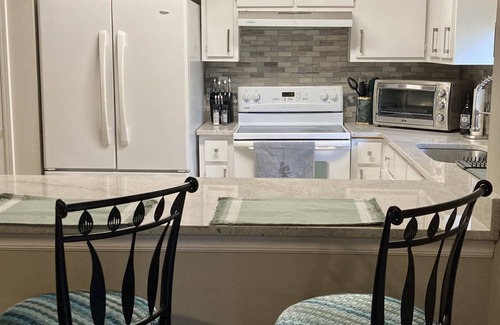 Gunter Afs House | Stylish Townhome near Rest's, Shopping