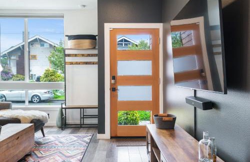 Wallingford House | Stylish Townhouse Near Seattle Attractions