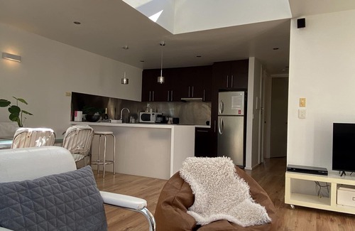 Torquay House | Stylish Townhouse with Glass Roof - 200m from beach