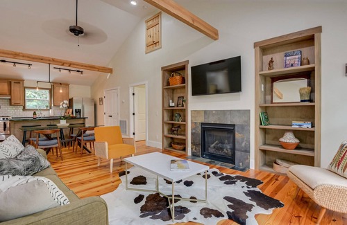 Aiken Cottage | Stylish & Tranquil Cottage just minutes from downtown Aiken and Bruce's Field.