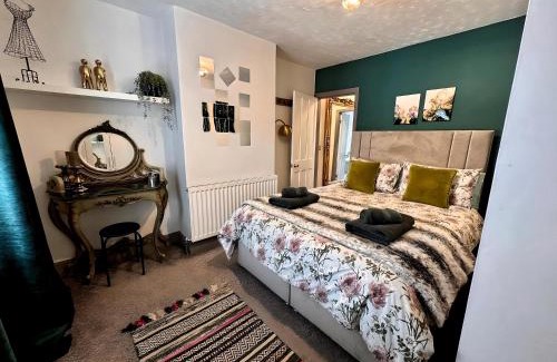 Lincoln House | Stylish Uphill Townhouse