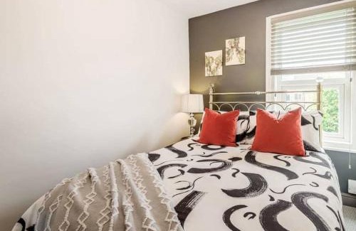 Lincoln House | Stylish Uphill Townhouse